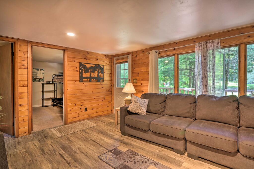 N Arrowhead Lake Cabin With Deck, Pets Welcome! - thumb 3
