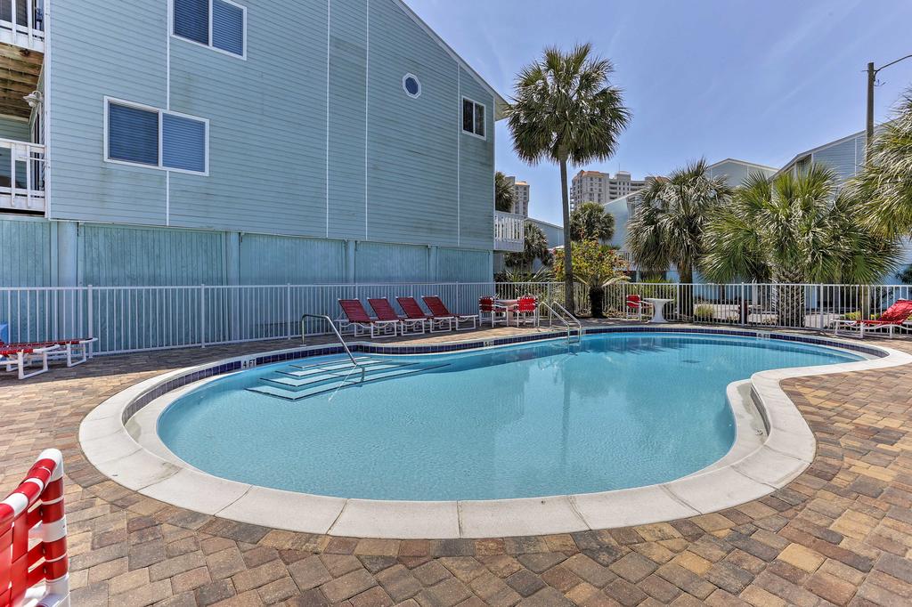 Navarre Townhome With Deck & Pool -Walk To The Beach! - thumb 1