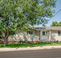 Never Stop Exploring- 3 bedroom 2 bath home of duplex, close to Zion, Bryce, and Brianhead - Tourism Bookings