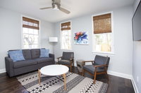 New Apt off St. Philip. Walk EVERYWHERE Tourism Bookings