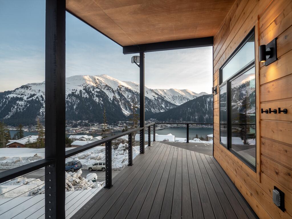 New Custom Built Mountain View Retreat - Juneau - thumb 0