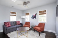 NEW LISTING 2 Bedroom 1 Block to King Tourism Bookings