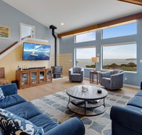 New Listing All-Suite  Eagle's Nest w/ Hot Tub home - Tourism Bookings