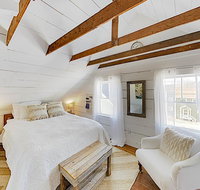 New Listing! Charming  Bayside Barn w/ Fire Pit home - Students Accommodation
