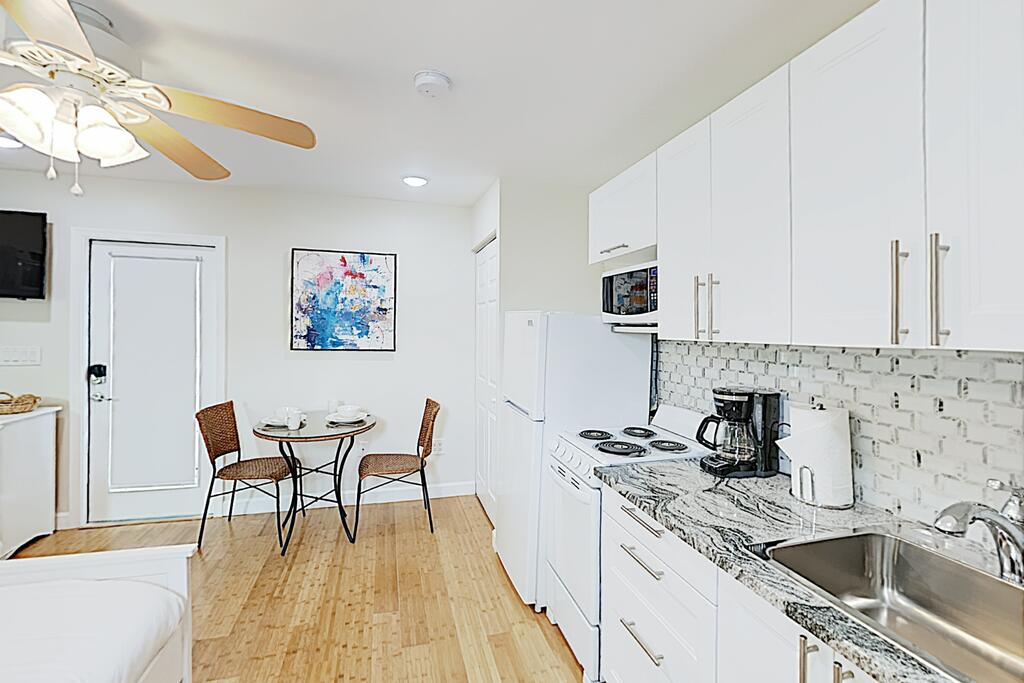 New Listing! Chic Delray Beach Cottage Cottage - thumb 3