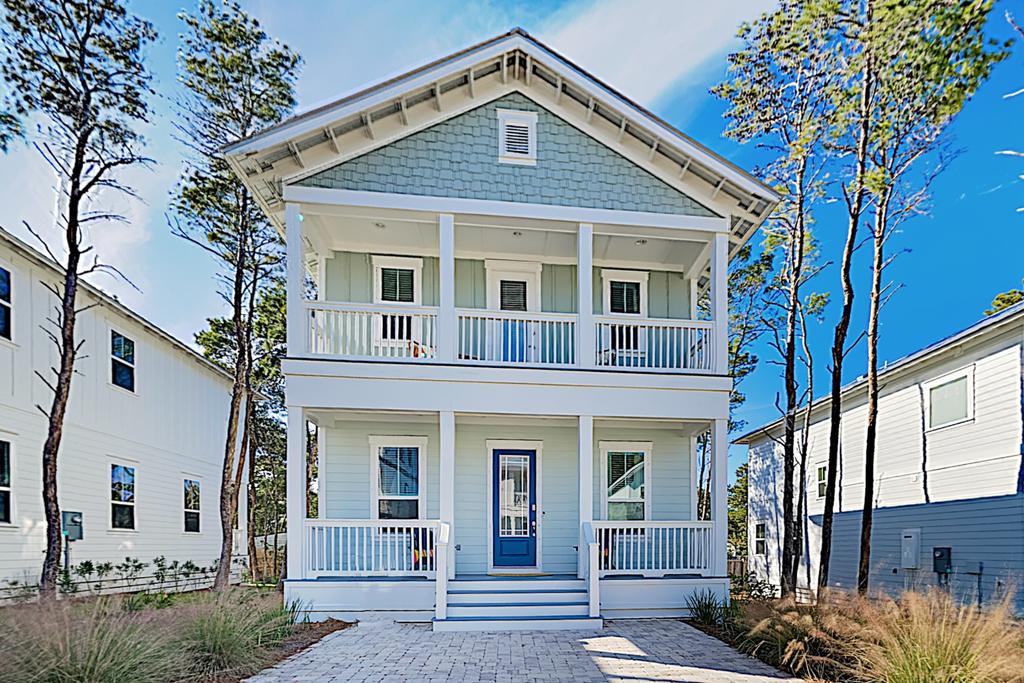 New Listing! Coastal Paradise - Walk To Beach Home - thumb 0