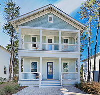 New Listing Coastal Paradise - Walk to Beach home - Students Accommodation