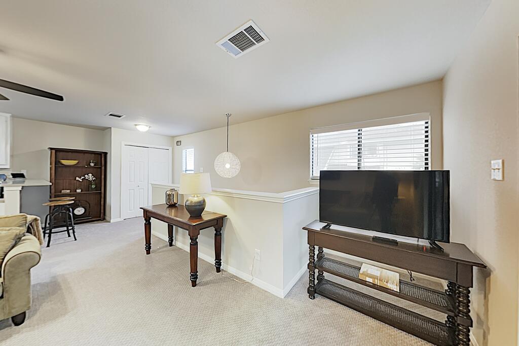 New Listing! Hill Country Getaway W/ Large Balcony Apts - thumb 1