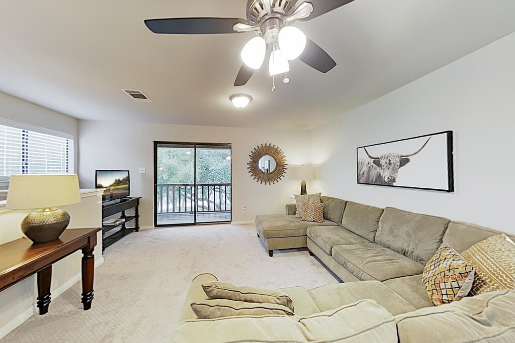 New Listing! Hill Country Getaway W/ Large Balcony Apts - thumb 0