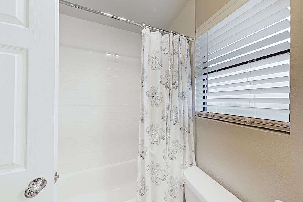 New Listing! Hill Country Getaway W/ Large Balcony Apts - thumb 3