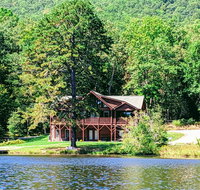 New Listing Lakefront Log Home W/ Large Balcony Home - Tourism Bookings