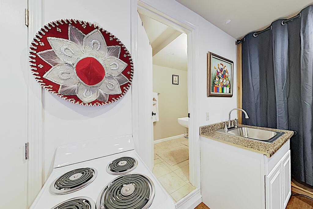 New Listing! Lavish 4-Unit San Antonio Estate Estate - thumb 3