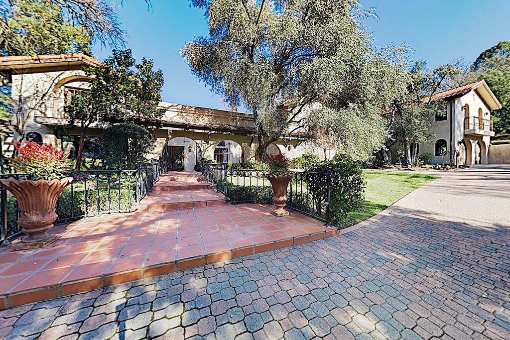 New Listing! Lavish 4-Unit San Antonio Estate Estate - thumb 0