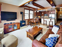 New Listing Mountain Haven On Ski Shuttle Route Townhouse Tourism Bookings