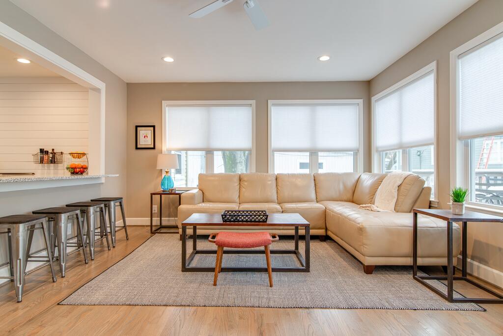 New Listing! Remodeled Getaway In Eclectic Enclave Home - thumb 0