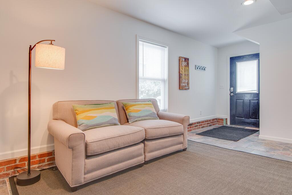 New Listing! Remodeled Getaway In Eclectic Enclave Home - thumb 2