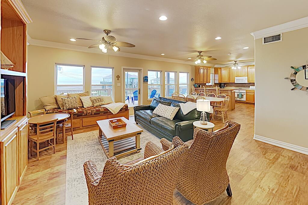 New Listing! Spacious Retreat W/ Gulf-View Deck Home - thumb 3