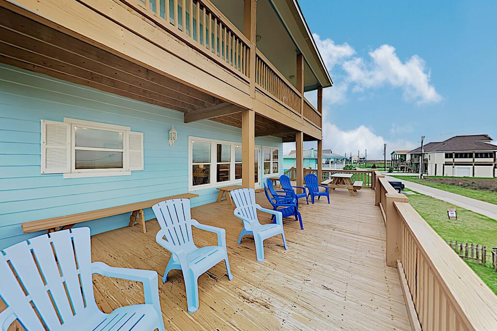 New Listing! Spacious Retreat W/ Gulf-View Deck Home - thumb 1