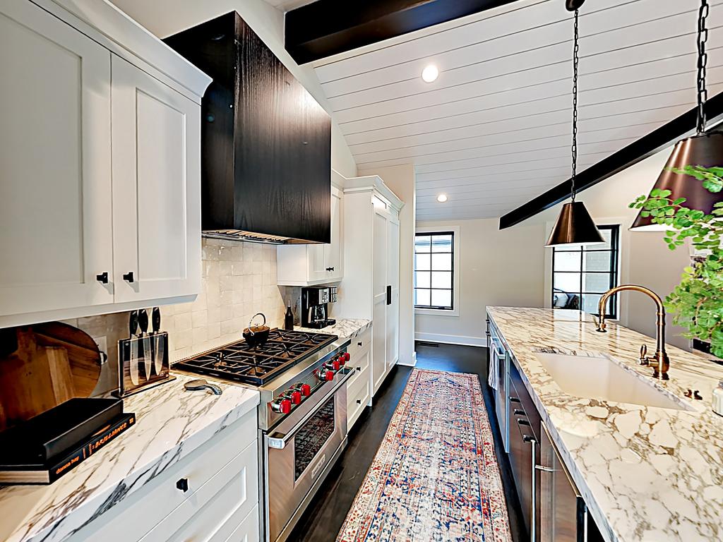 New Listing! Stunning Ranch Home On 10-Acre Farm Home - thumb 2