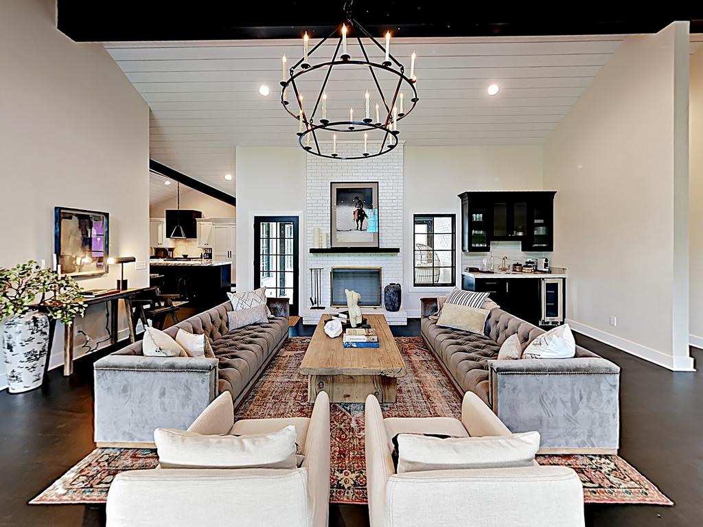 New Listing! Stunning Ranch Home On 10-Acre Farm Home - thumb 0