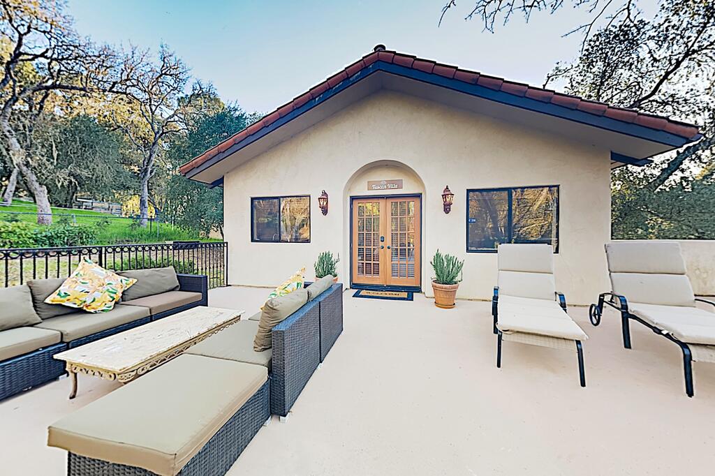 New Listing! Tuscan-Style Villa W/ Pool & Hot Tub Home - thumb 0