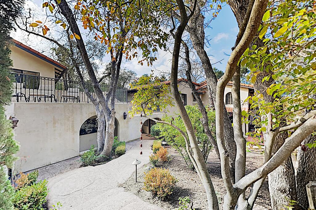 New Listing! Tuscan-Style Villa W/ Pool & Hot Tub Home - thumb 3