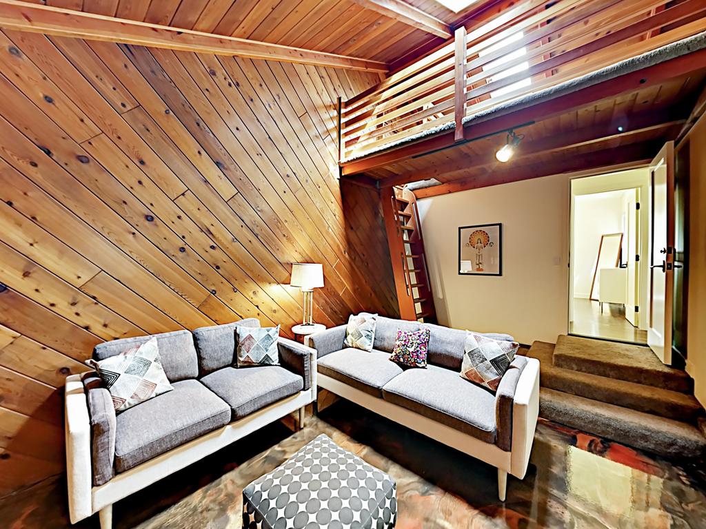 New Listing! Ventura Gem - 200 Yards To Beach! Duplex - thumb 2
