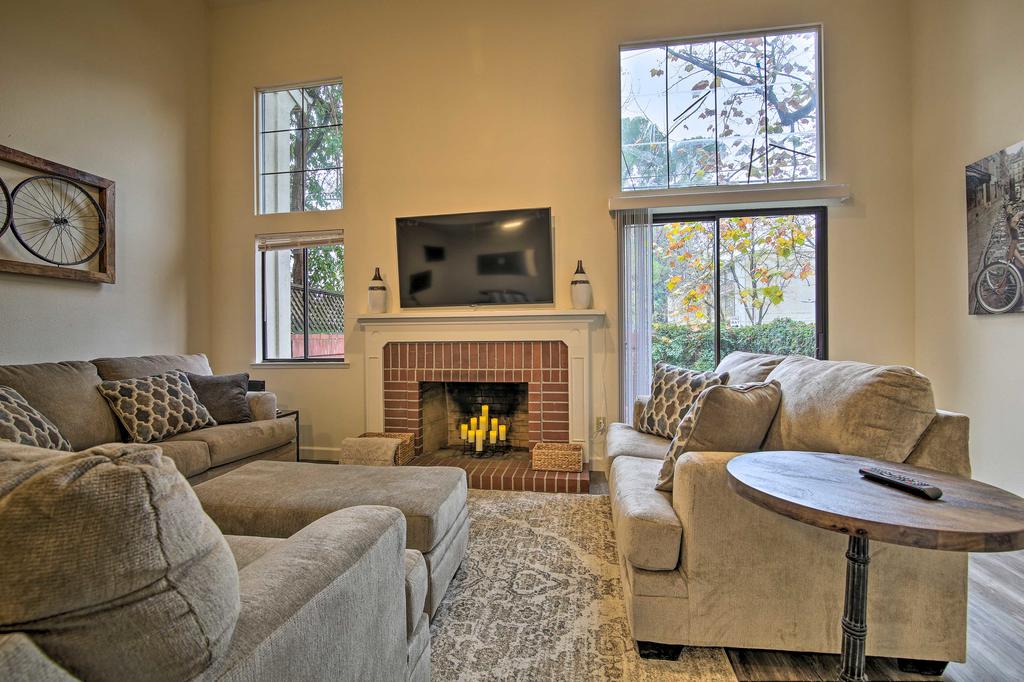 NEW Well-Appointed Residence In The Heart Of Davis - thumb 3