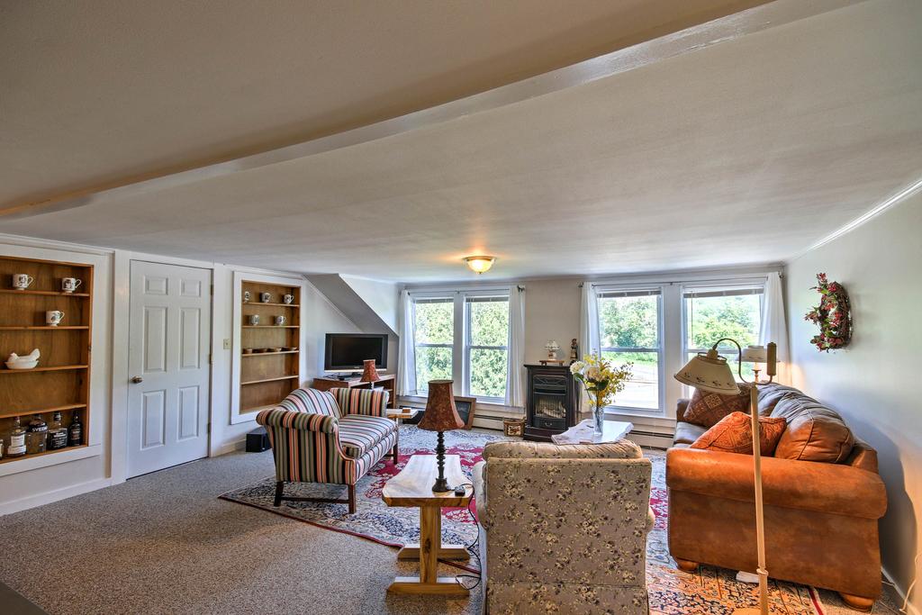 NEW!Manchester Center Apt W/Mtn Views-Near Skiing! - thumb 3