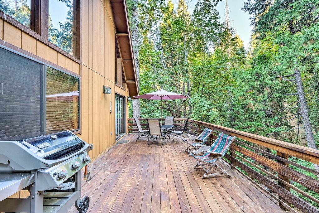 NEW-Arnold Family Cabin W/Rec Center Access & Deck - thumb 1