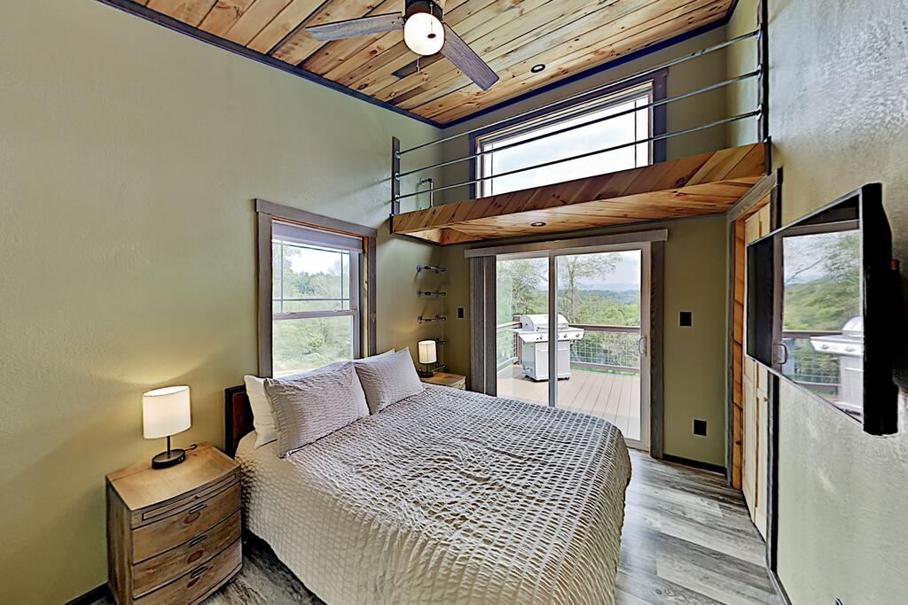 New-Build Home With Mountain Views & Gas Grill Cabin - thumb 1