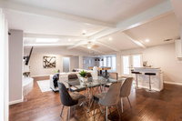 Newly remodeled luxury house with a pooljacuzzi USA Accommodation