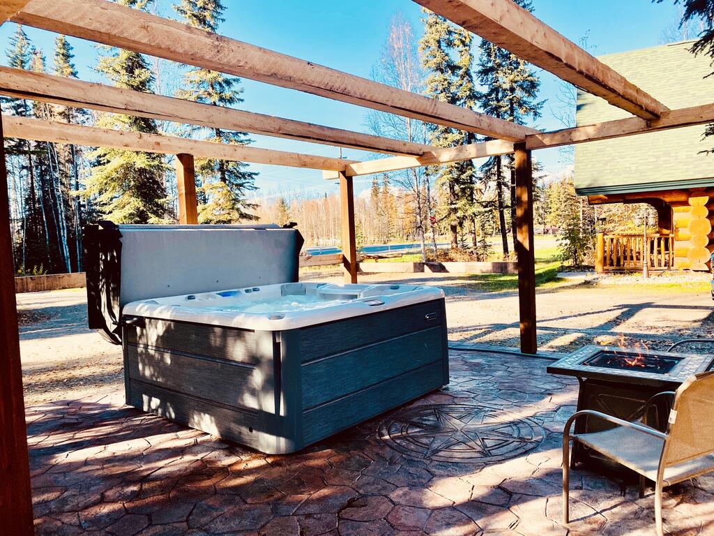 Northern Lights Log Home With Hot Tub - thumb 0