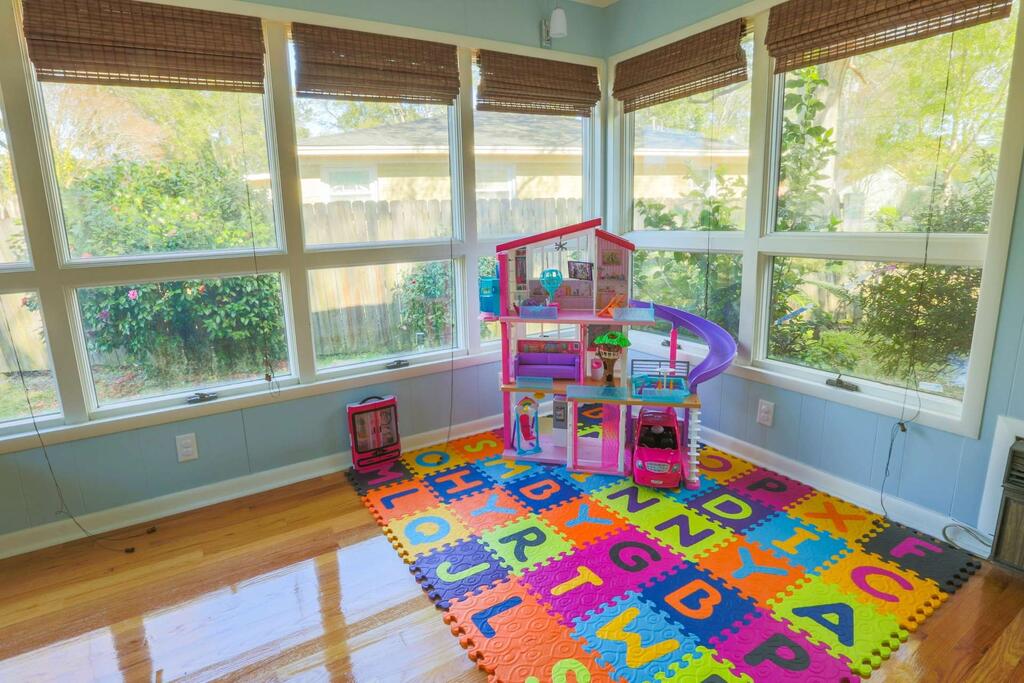 Oak Tree Manor - thumb 1