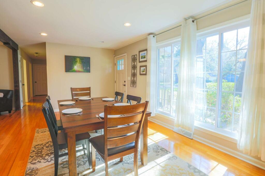 Oak Tree Manor - thumb 0