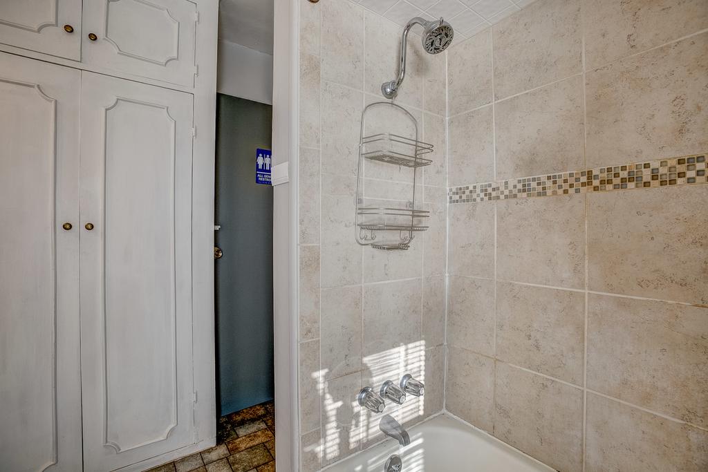 Oasis On Eisenhower - thumb 1