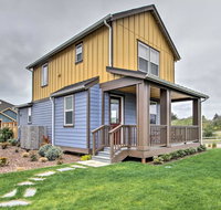 Ocean Shores Home with Hot Tub - Walk to Beach, Canal - Students Accommodation