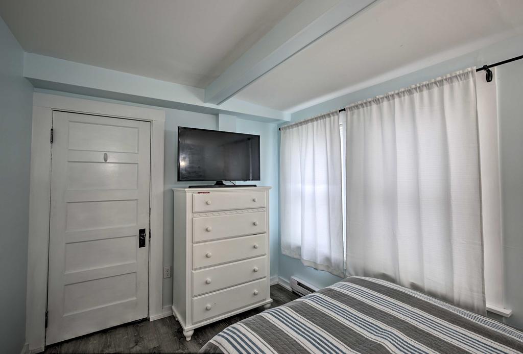 Ocean-View Apartment - Walk To Cafes And Beach! - thumb 1