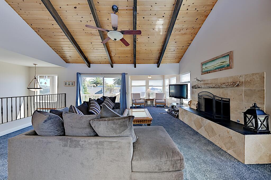 Ocean-View Retreat: Deck & Game Room, Near Beach! Home - thumb 2