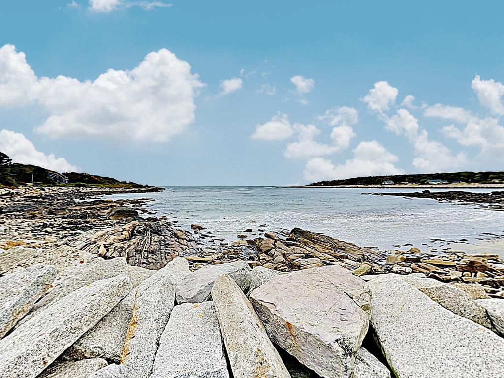 Ocean-View Sunrise Cottage - Steps To Beach Cottage - thumb 3