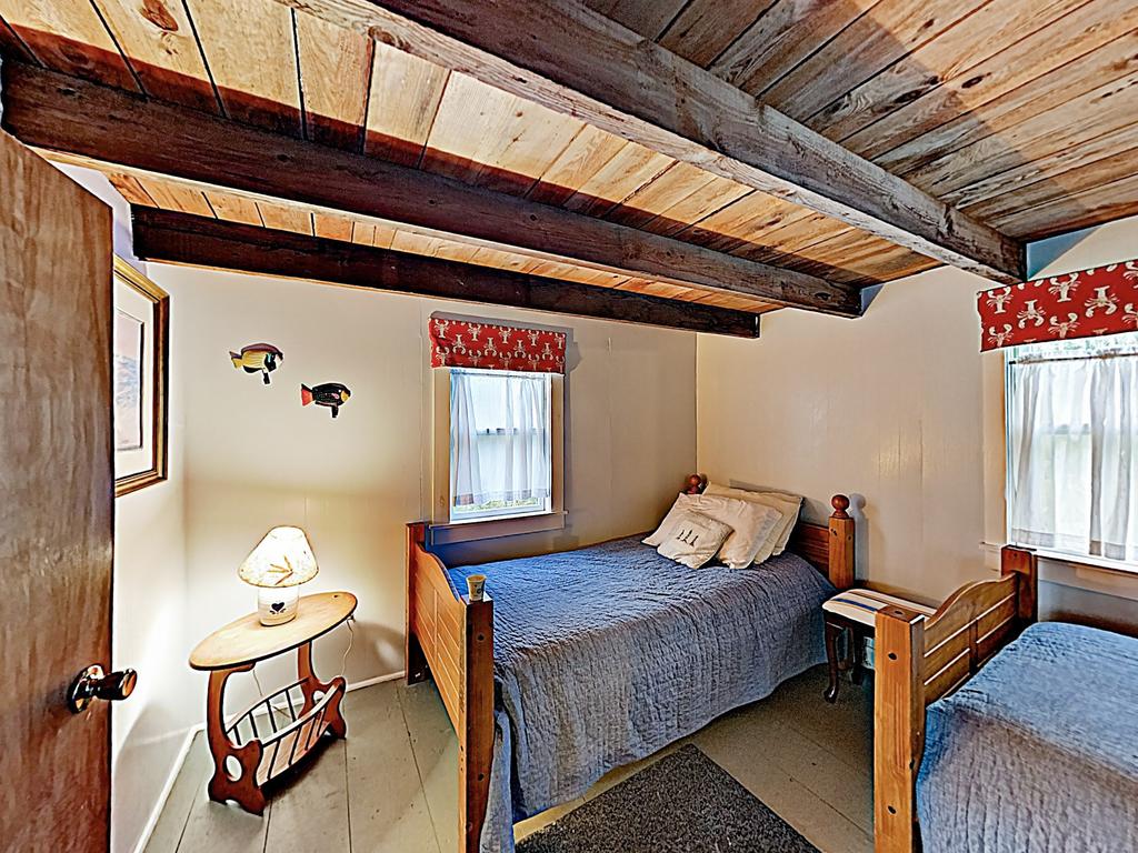 Ocean-View Sunrise Cottage - Steps To Beach Cottage - thumb 1