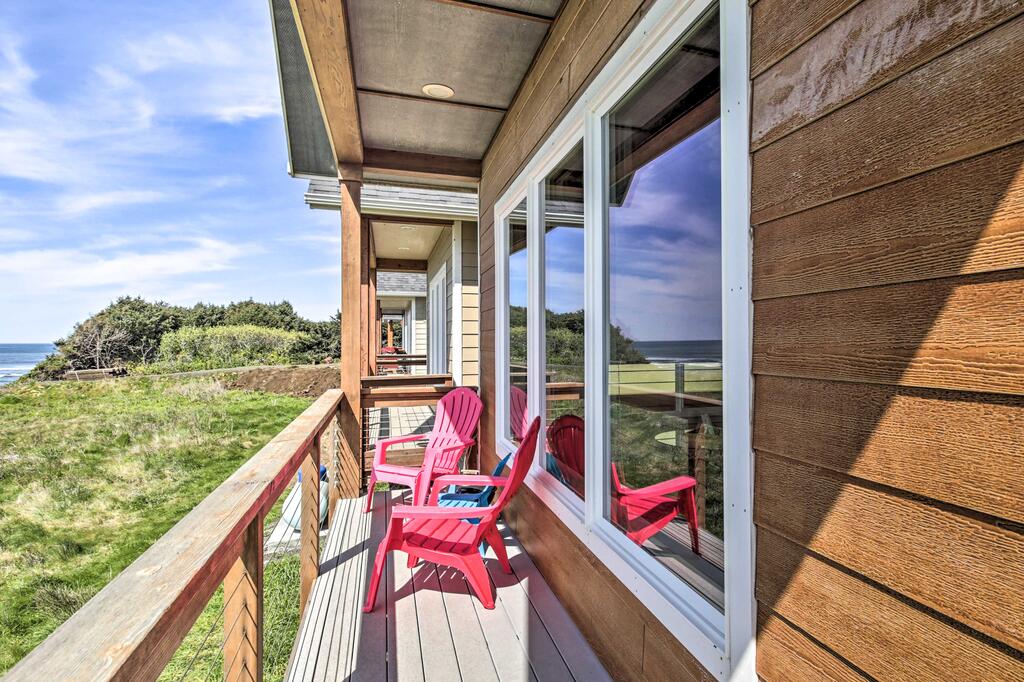 Oceanfront Cottage With Deck And Secluded Beach Access! - thumb 1