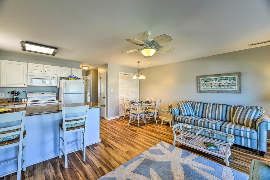 Oceanfront Emerald Isle Condo, Walk To Beach! - thumb 3