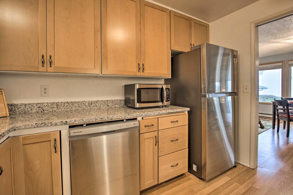 Oceanfront Home With Seal Rock Beach Access, Hot Tub - thumb 2