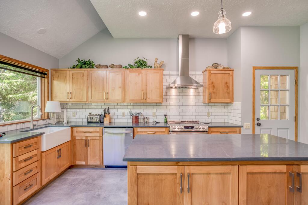 Otter Rock Hideaway - thumb 1