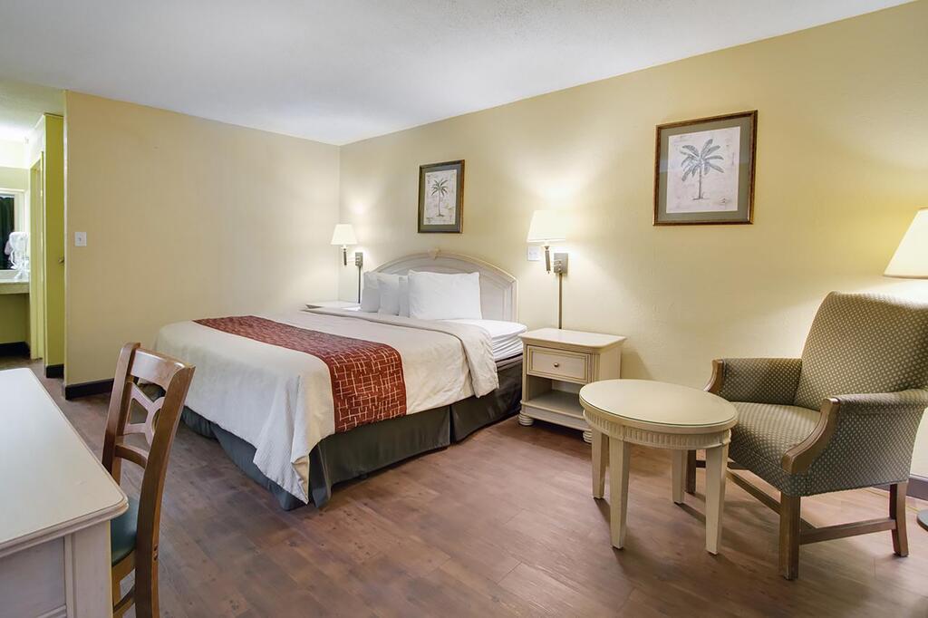 OYO Hotel Dundee By Crystal Lake - thumb 0