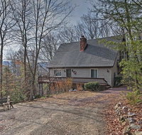 Palmerton Home on 3 Acres - 5 Mi to Blue Mountain - USA Accommodation