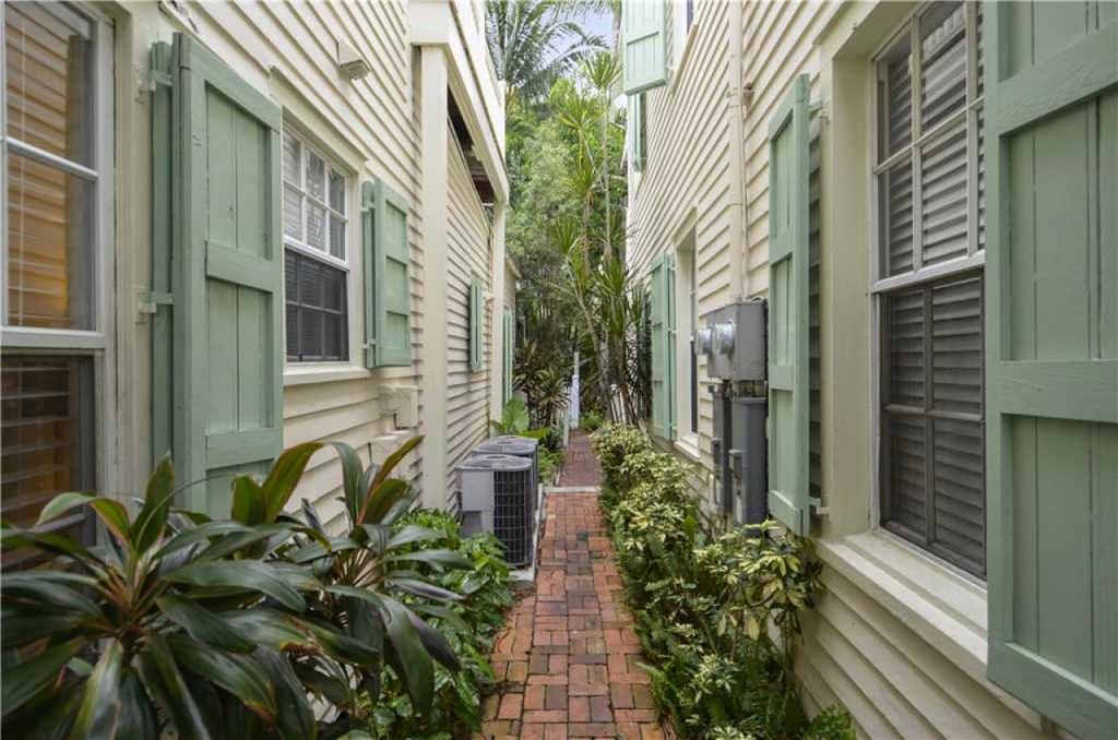 Paradise Place (Condo) - thumb 1