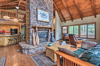 Pastoral Pine Cabin Less Than 5 Miles from Downtown Hotels Santiago