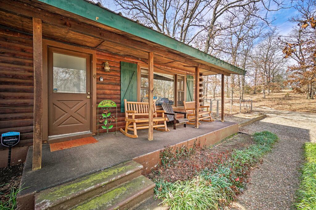 Peaceful 'Hidden Oaks' Real Log Home - Walk To Lake - thumb 2